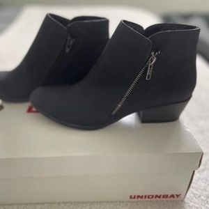 UNIONBAY  shoes size 6.5 never worn